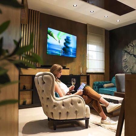 Design Apartment Platinium Spa Lux 5 Star "Havana" Completely Private Wellness & Spa Free Included Sauna & Jacuzzi & Salt Wall & Fire Place & 3D Ceilings & Business Wifi & Netflix & Keyless Code Entry & Full Smart App & Secure 2 Parking Place Ćuprija Buitenkant foto