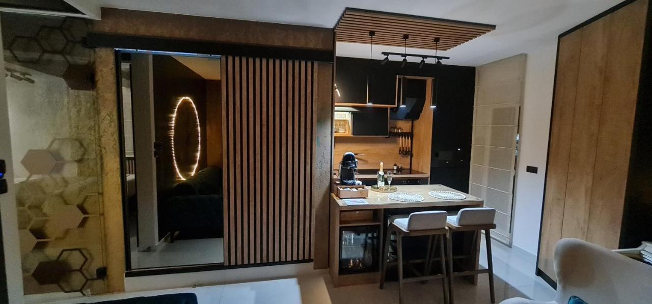 Design Apartment Platinium Spa Lux 5 Star "Havana" Completely Private Wellness & Spa Free Included Sauna & Jacuzzi & Salt Wall & Fire Place & 3D Ceilings & Business Wifi & Netflix & Keyless Code Entry & Full Smart App & Secure 2 Parking Place Ćuprija Buitenkant foto