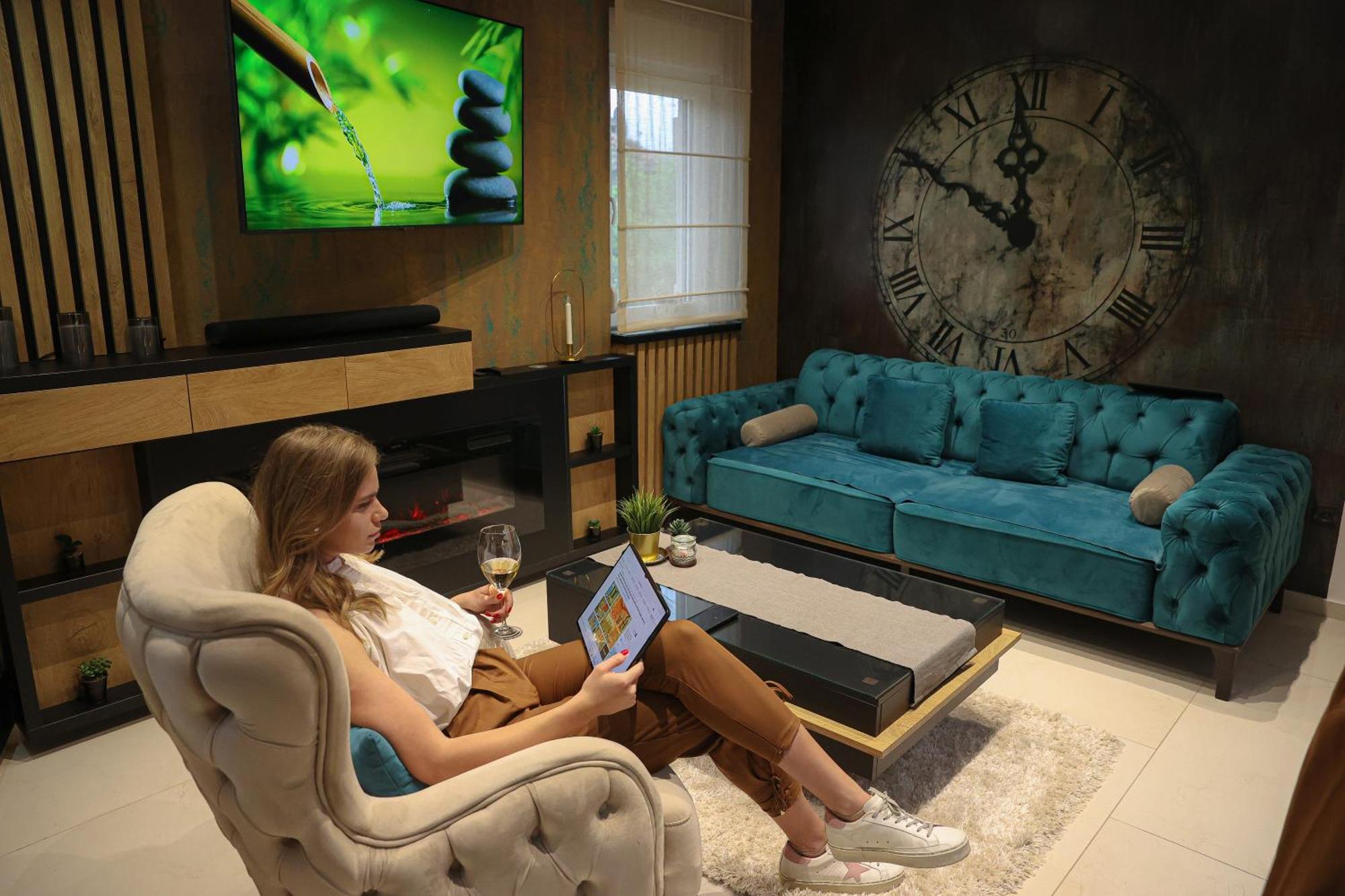 Design Apartment Platinium Spa Lux 5 Star "Havana" Completely Private Wellness & Spa Free Included Sauna & Jacuzzi & Salt Wall & Fire Place & 3D Ceilings & Business Wifi & Netflix & Keyless Code Entry & Full Smart App & Secure 2 Parking Place Ćuprija Buitenkant foto