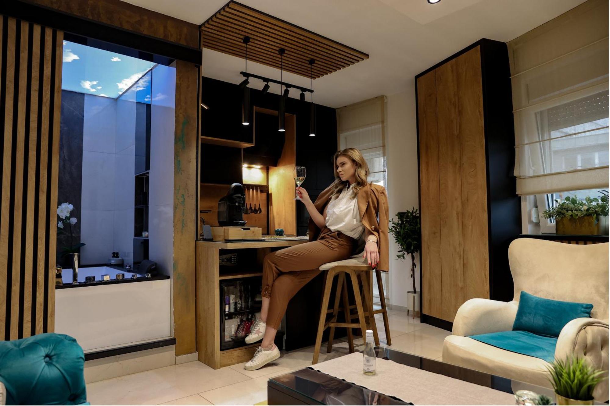 Design Apartment Platinium Spa Lux 5 Star "Havana" Completely Private Wellness & Spa Free Included Sauna & Jacuzzi & Salt Wall & Fire Place & 3D Ceilings & Business Wifi & Netflix & Keyless Code Entry & Full Smart App & Secure 2 Parking Place Ćuprija Buitenkant foto